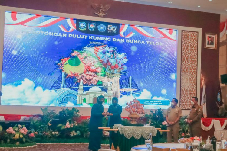 Mendagri Tito Karnavian menghadiri puncak acara Peringatan Hari Kesatuan Gerak (HKG) ke-50 PKK di Kepulauan Riau. 

