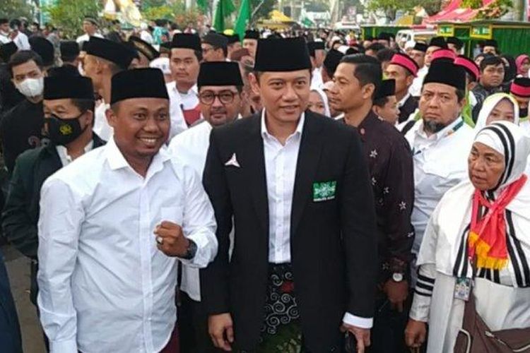 Kedatangan AHY di perayaan harlah satu abad NU, jadi rebutan selfie para jamaah, Selasa (7/2/2023).