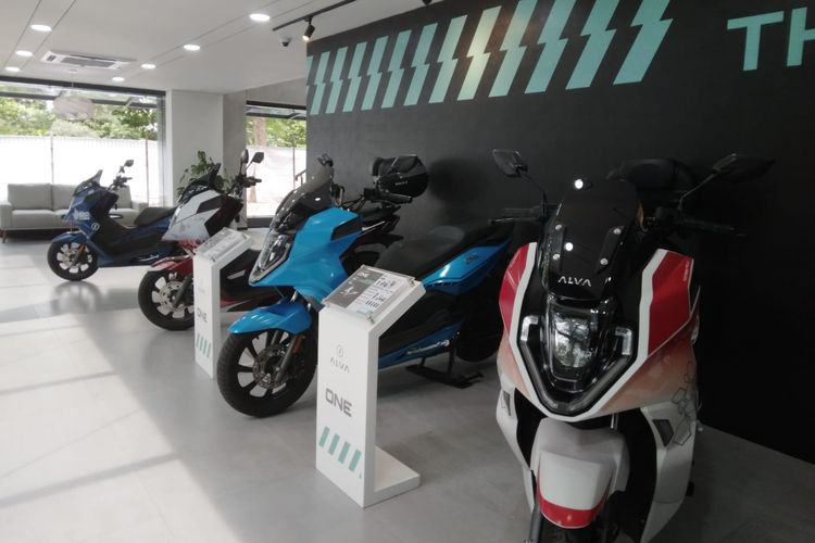 Diskon Sepeda Motor Listrik Alva Capai Rp 9 Jutaan di IIMS 2024