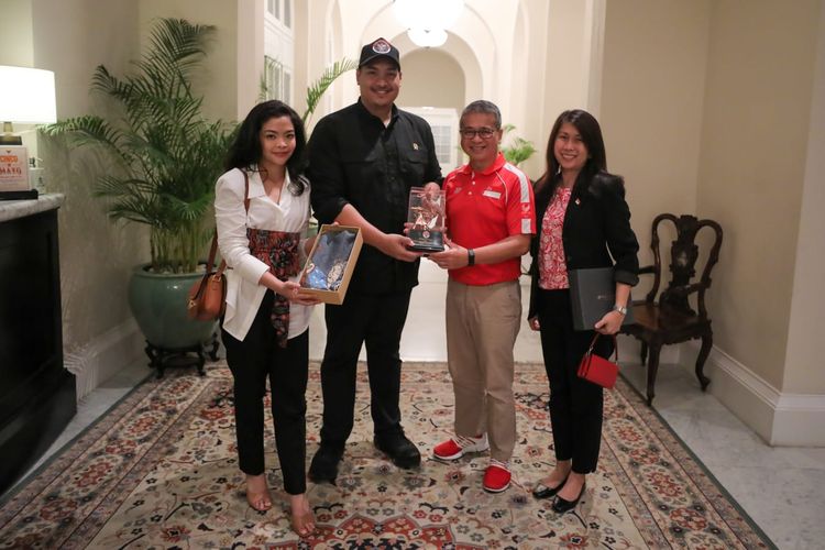 Menteri Pemuda dan Olahraga (Menpora) Republik Indonesia Dito Ariotedjo bertemu dengan Menpora Singapura Edwin Tong di Kamboja, Minggu (7/5/2023). Pertemuan bilateral ini membahas tentang kepemudaan dan keolahragaan.