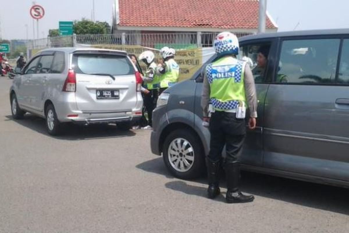 Ilustrasi polisi lalu lintas