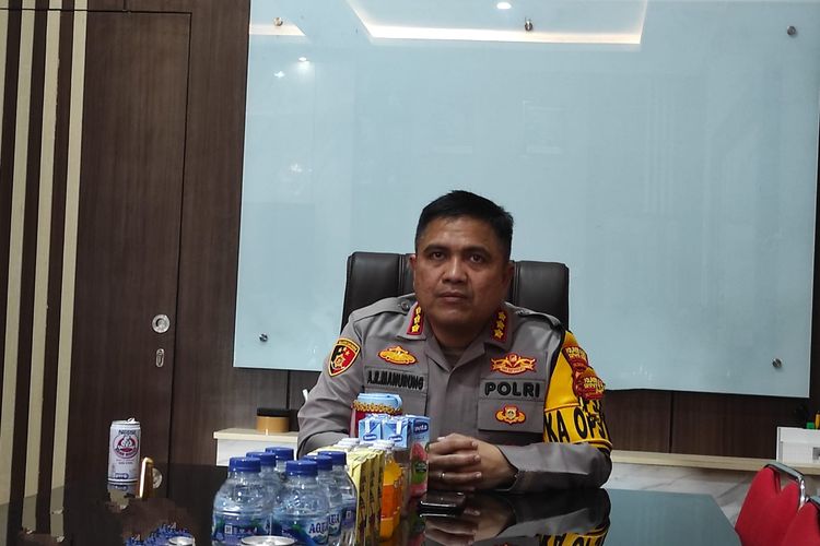 Kepala Kepolisian Resor Kupang Kota, Komisaris Besar Polisi Aldinan RJH Manurung, saat memberikan keterangan pers kepada wartawan, Sabtu (30/3/2024). 