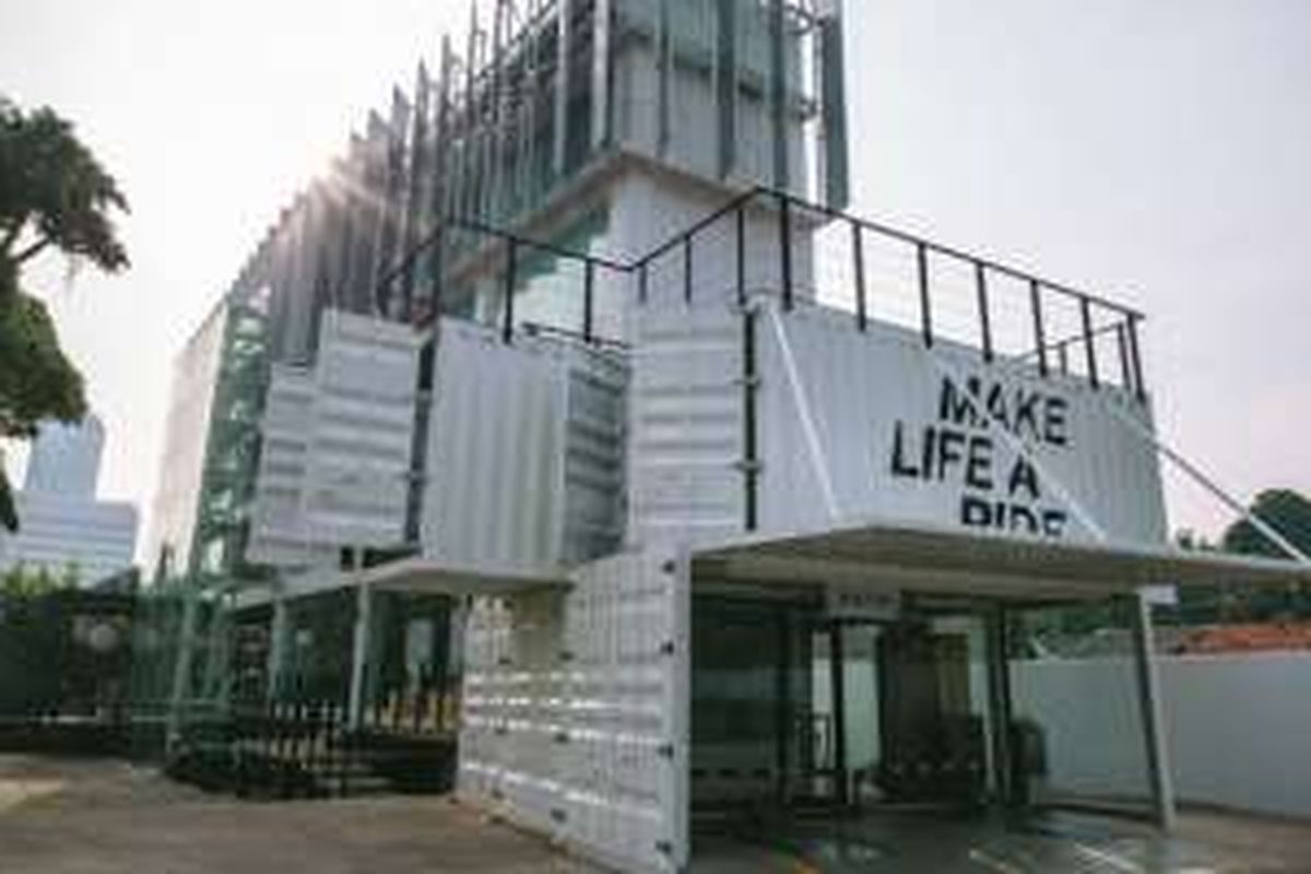 BMW Motorrad Flagship Store di CIlandak, Jakarta Selatan.