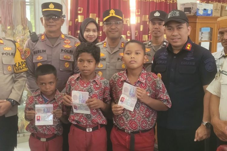 Cerita di Balik Pemberian 13 PLB untuk Anak-anak TKI Malaysia yang Bersekolah di Pulau Sebatik