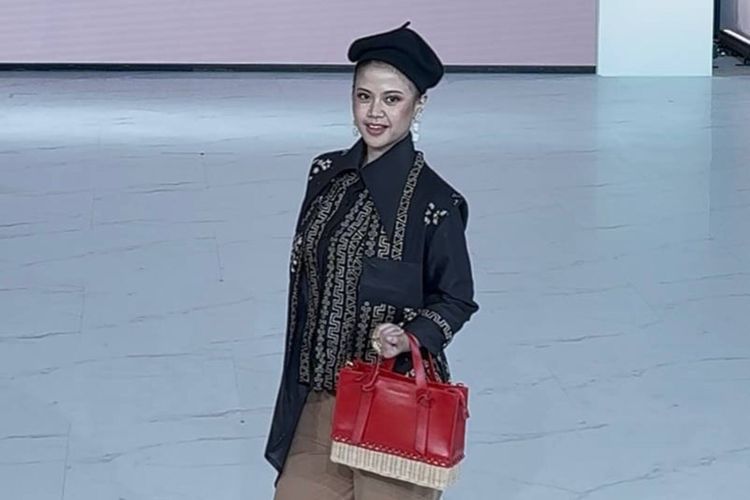 Desain Asimetris Kaenina Jadi Simbol Dinamika Wanita Karier di Jakarta