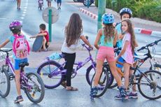 Pemimpin Yahudi Radikal Larang Gadis Israel Naik Sepeda