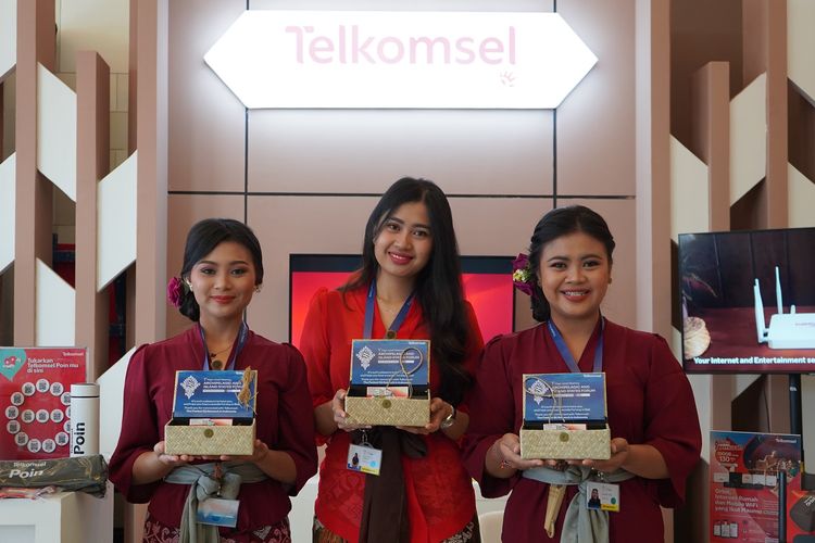 Telkomsel menyediakan layanan pelanggan di sejumlah titik lokasi guna mendukung gelaran KTT AIS Forum 2023 di Bali, 10-11 Oktober 2023.