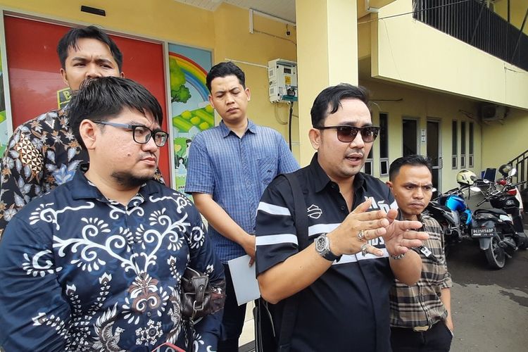 Kuasa hukum TAF, Andyka Andalantama saat memberikan keterangan di Polda Sumatera Selatan, Jumat (1/3/2024).