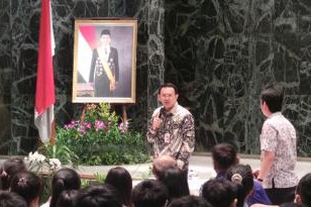 Wakil Gubernur DKI Jakarta Basuki Tjahaja Purnama talkshow dengan siswa SMA Santa Laurencius, di Balai Kota DKI Jakarta, Kamis (18/12/2014) 