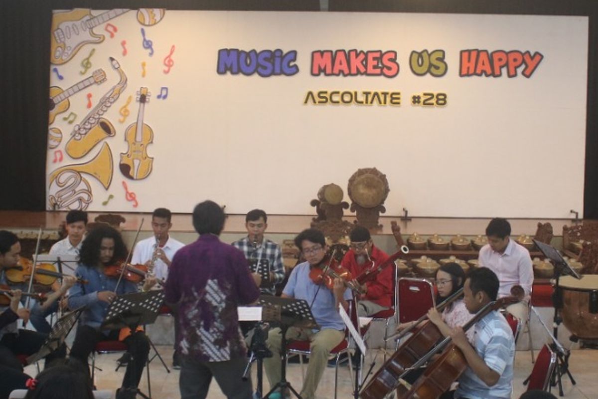 Orkestra Mahasiswa ISI Yogyakarta.