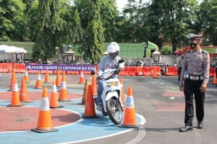 Polres Depok Buka Bimbel Praktik Ujian SIM Gratis