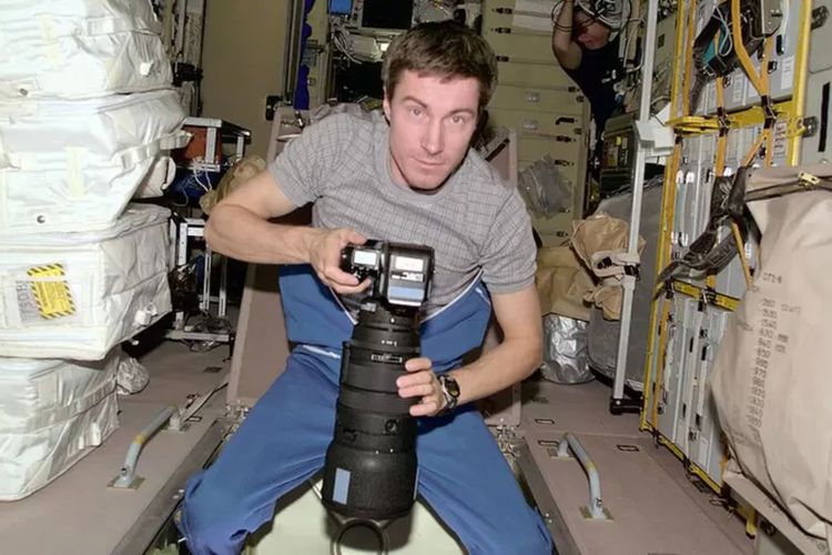 Krikalev saat berada di stasiun ruang angkasa ISS.