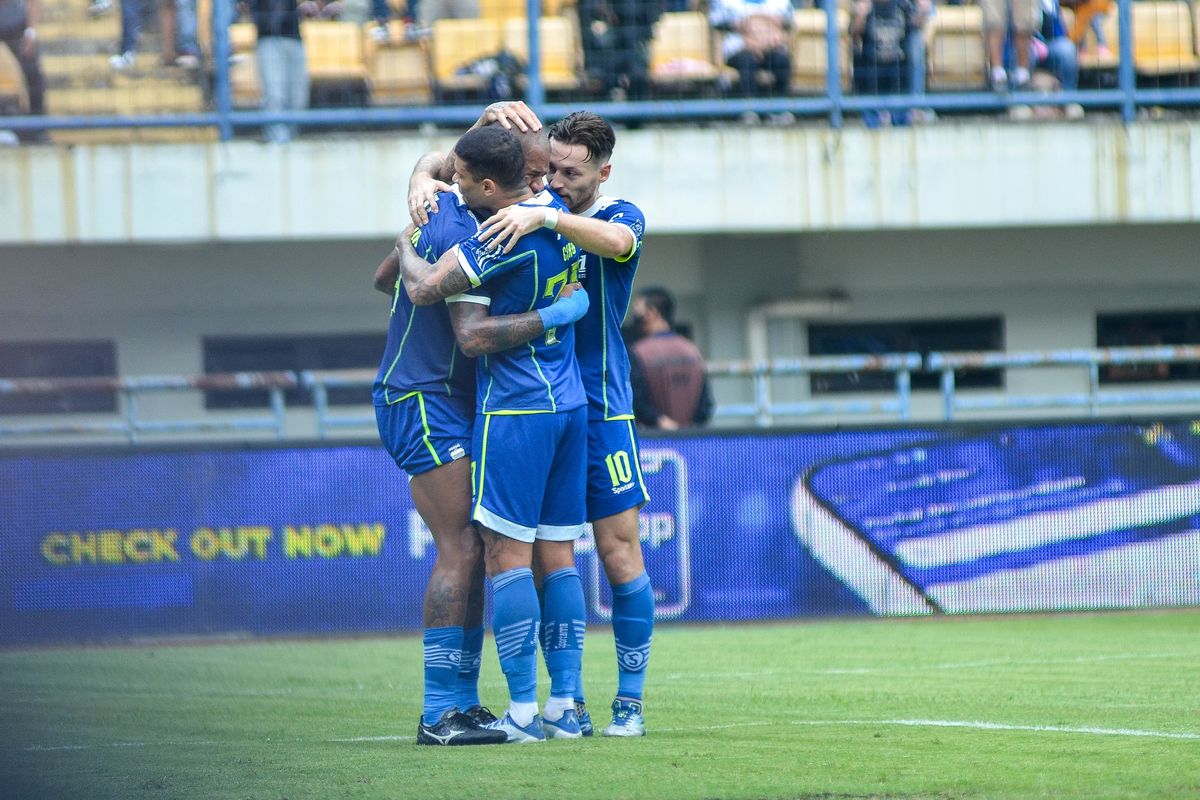 David da Silva penyerang Persib menangis setelah mencetak gol pembuka kemenangan Persib 2-1 dari RANS Nusantara FC, Minggu (4/9/2022) di Stadion Gelora Bandung Lautan Api (GBLA) dalam laga pekan kedelapan Liga 1 2022-2023.