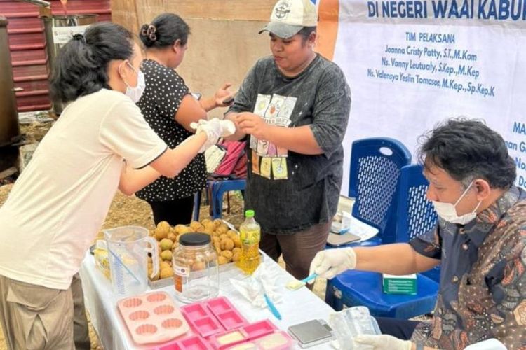 Pada 2025, UKIM berkolaborasi dengan UI untuk memperkuat ketangguhan bencana serta meningkatkan produktivitas ekonomi masyarakat pesisir di Waai, Maluku Tengah. 