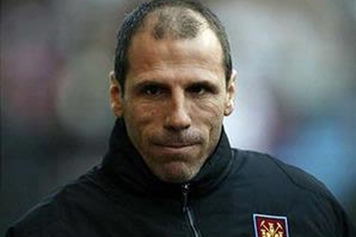 Pelatih West Ham United, Gianfranco Zola.