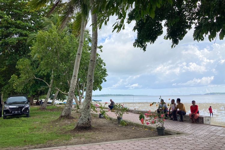 Pantai Ngurfaruan atau Pantai Ngilngof di Desa Wisata Ngilngof di Kecamatan Manyeuw, Kei Kecil, Kepulauan Kei, Kabupaten Maluku Tenggara, Kamis (28/10/2021).