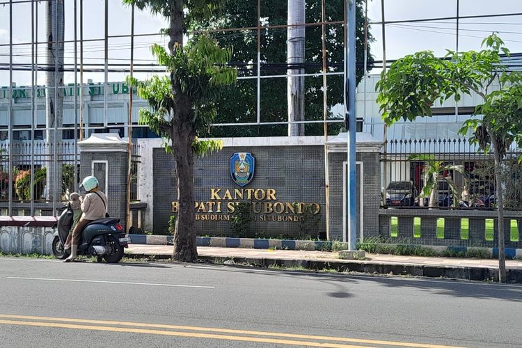 Rayakan Hari Santri, Pelajar di Situbondo Pakai Busana Muslim Selama 4 Hari
