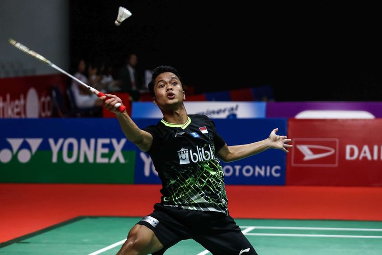 Tunggal putra Indonesia, Anthony Ginting bertanding melawan tunggal putra Denmark, Anders Antonsen pada pertandingan final Daihatsu Indonesia Masters 2020 di Istora Senayan Jakarta, Minggu (19/1/2020). Anthony Ginting tampil sebagai juara setelah menang 17-21, 21-15, dan 21-9.