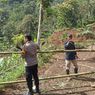 Jalan Tertimbun Longsor, 210 Rumah di Kadumanis Brebes Terisolir 