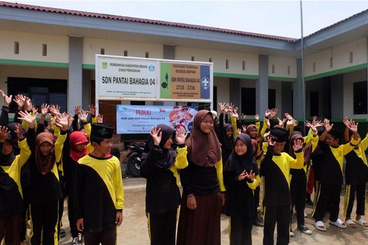 Bakti sosial diadakan oleh PT GNI usai penanaman mangrove. 