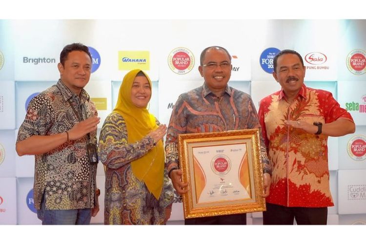 PT Pos Indonesia (Persero) meraih penghargaan pada ajang IDPBA 2024. Penghargaan tersebut diterima langsung oleh Direktur Bisnis Jasa Keuangan Pos Indonesia Haris di Ballroom 2 Hotel JW Marriot Jakarta, Kamis (27/6/2024). 