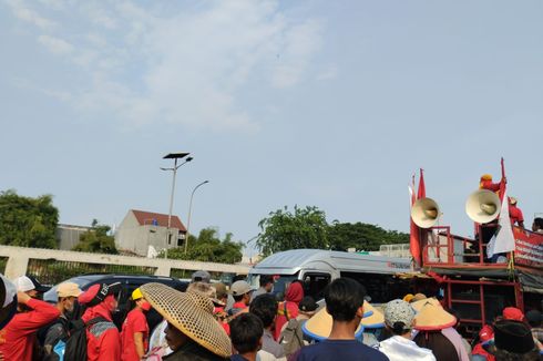 Massa Petani Bubar Setelah 200 Orang Perwakilan Diizinkan Masuk Gedung DPR untuk Sampaikan Tuntutan