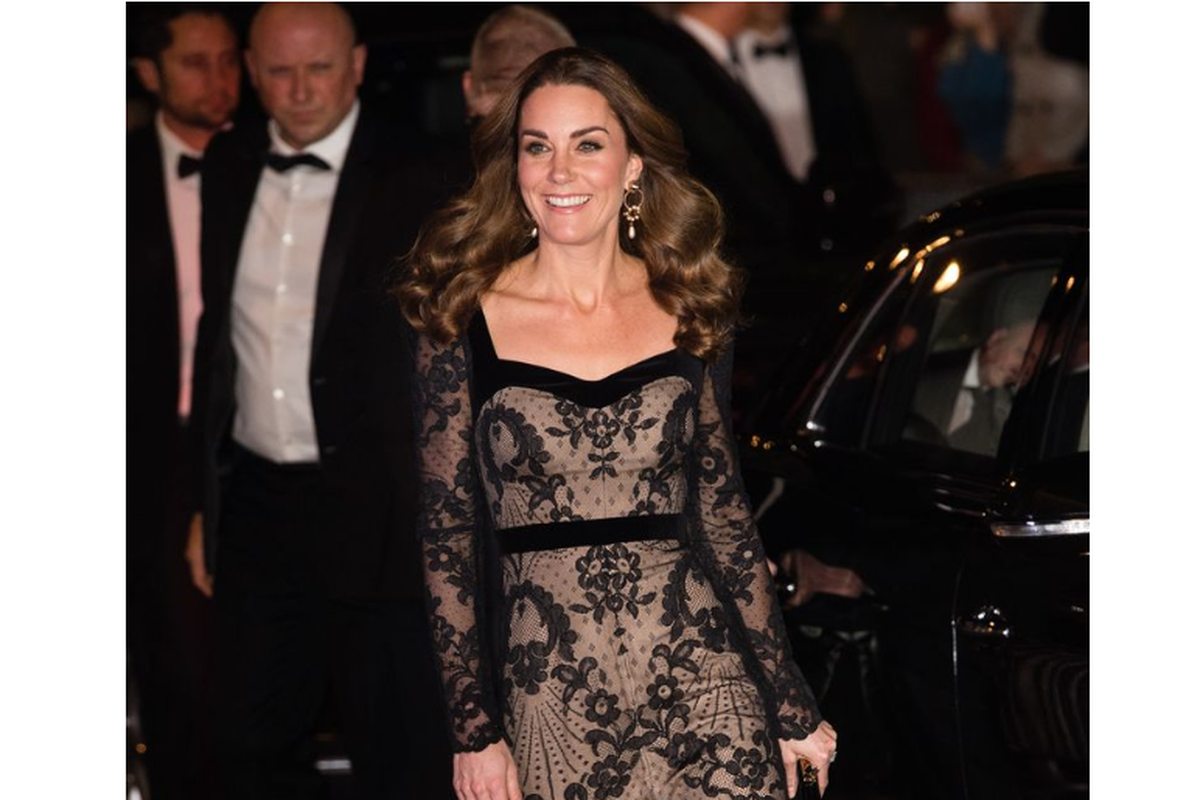 The Duchess of Cambridge muncul ke muka publik untuk menghadiri Royal Variety Performance di The London Palladium. London, Inggris.