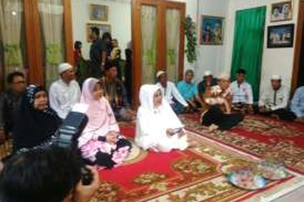 Calon wakil gubernur DKI Sylviana Murni berkampanye menemui ibu-ibu majelis taklim di RW 08 Cipinang, Jakarta Timur. Jumat (16/12/2016).