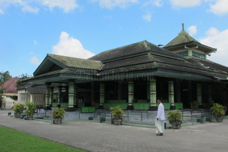 Tampak muka Masjid Pathok Negoro Wonokromo di Wonokromo, Pleret, Bantul, Yogyakarta 
