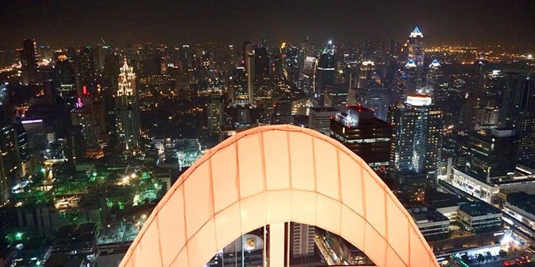 Pemandangan kota Bangkok, Thailand di malam hari.