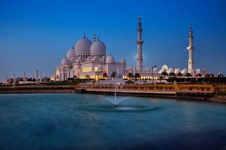 Sheikh Zayed Grand Mosque di Abu Dhabi 