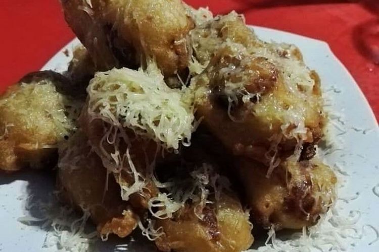 Durian goreng teoung dijual di Pisang Cheese Batang Kali, Selangor, Malaysia.