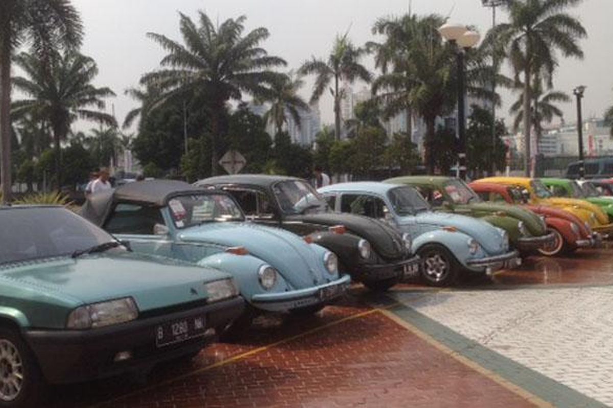 Puluhan mobil klasik memadati pelataran parkir JIExpo, Kemayoran, Jakarta Pusat.