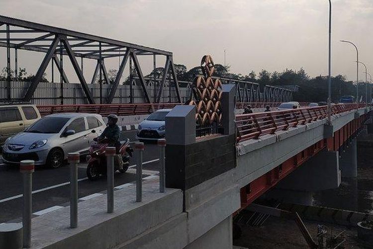 Jembatan Jurug B Solo kembali dibuka dengan teknologi tanan gempa hingga 100 tahun, Selasa (5/9/2023) 
