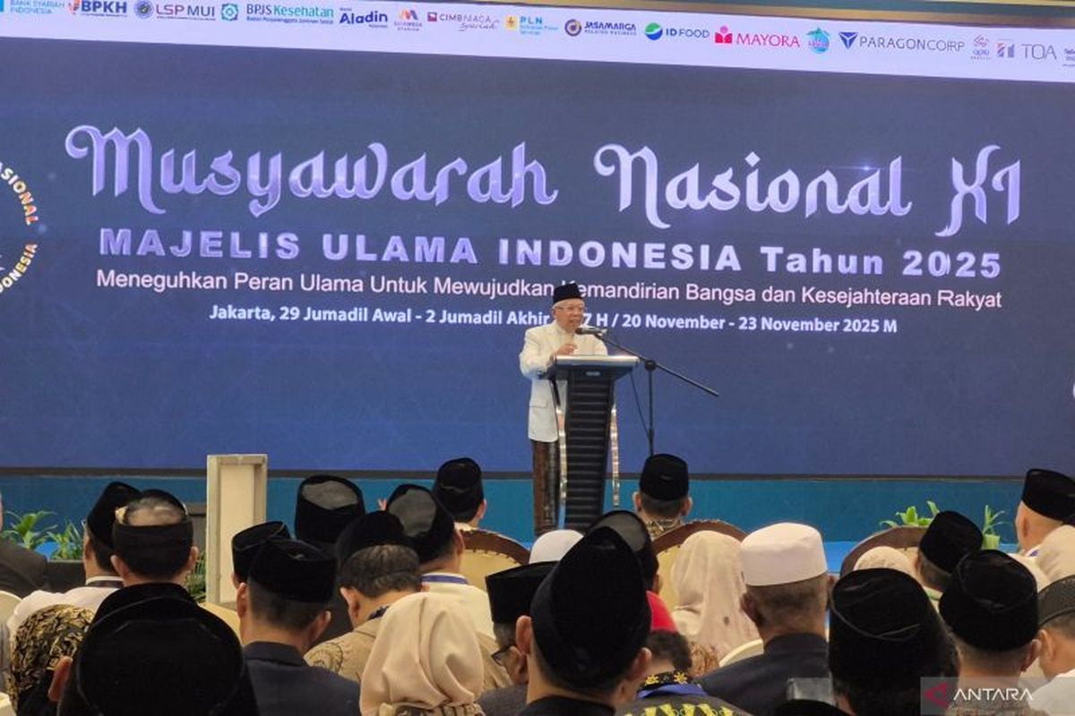 Ketua Dewan Pertimbangan Majelis Ulama Indonesia (MUI) yang juga Wakil Presiden RI Ke-13 KH Ma?ruf Amin memberi sambutan dalam kegiatan Musyawarah Nasional (Munas) XI MUI di Jakarta, Kamis (20/11/2025). 