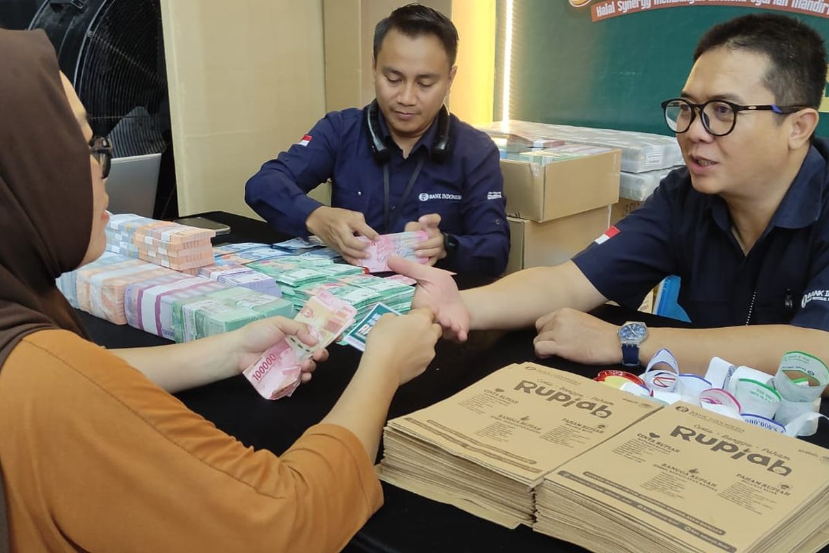 Antusiasme Warga Ternate Serbu Layanan Penukaran Uang Lebaran, Ini Syarat  dan Lokasinya