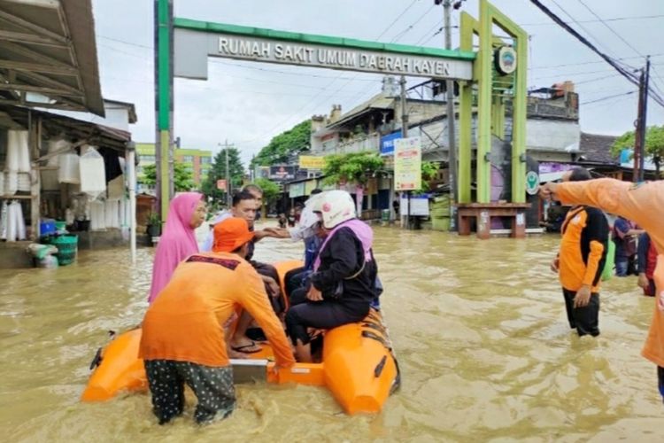 Banjir melanda wilayah Kecamatan Kayen, Kabupaten Pati, Jawa Tengah, Kamis (14/3/2024).