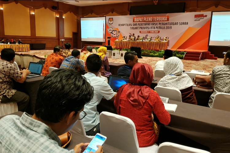 Suasana Rapat Pleno Rekapitulasi dan penetapan hasil Pemilu 2019 di Hotel Lombok Raya, Mataram. Pleno akan berlangsung 7-9 Mei 2019.