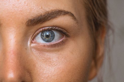Mengenal Fungsi Lubang Kecil di Bagian Dalam Sudut Mata