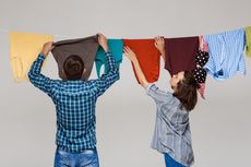 Lakukan 4 Hal Ini agar Pakaian yang Dijemur di Dalam Rumah Tak Bau