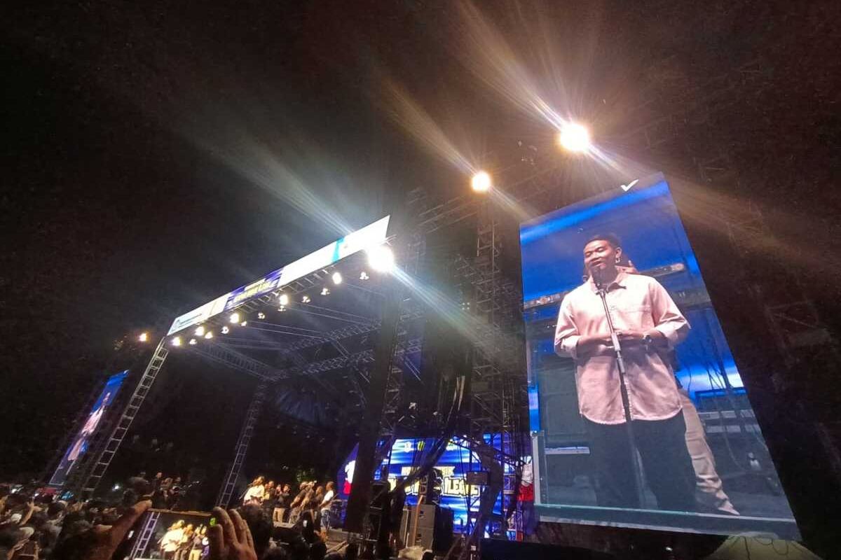Wali Kota Solo sekaligus Bakal Calon Presiden (Bacawapres) Gibran Rakabuming Raka hadiri konser Dewa 19 di Kabupaten Karanganyar, Jawa Tengah (Jateng), pada Kamis (2/11/2023), malam
