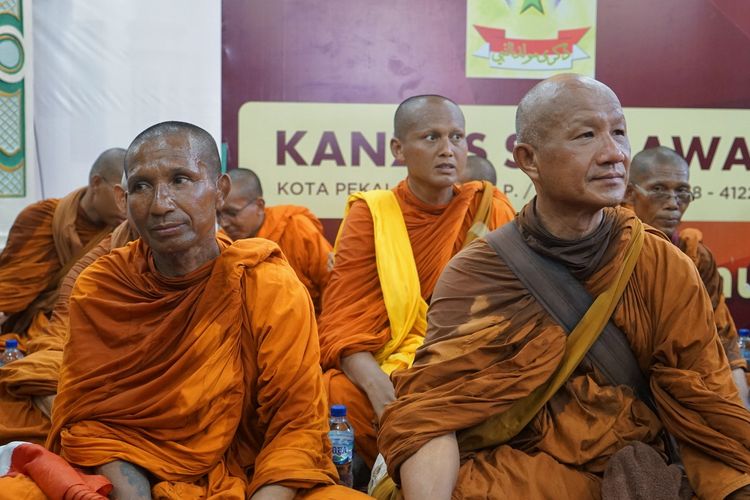 Sebanyak 32 biksu yang menjalani thudong tiba di Kota Pekalongan, Jawa Tengah, pada Kamis (25/3/2023), sekitar pukul 13.00 WIB.