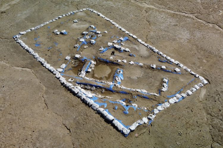 Foto yang diambil dari udara pada 11 Februari 2023 ini menunjukkan situs kuno di Lagash, Irak. Tim arkeolog dari Italia dan AS yang melakukan penggalian di Lagash di Irak selatan telah menemukan kedai minuman kuno era Sumeria yang berusia hampir 5.000 tahun, lengkap dengan bangku, sistem pendingin yang berfungsi sebagai lemari es, dan mangkuk berisi sisa makanan.