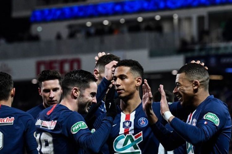 Para pemain Paris Saint-Germain merayakan gol ke gawang Dijon pada laga perempatfinal Piala Perancis di Stade Gaston Gerard, Kamis (13/2/2020).