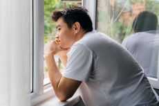 8 Ciri-ciri Orang Introvert Jatuh Cinta yang Mungkin Tak Terduga