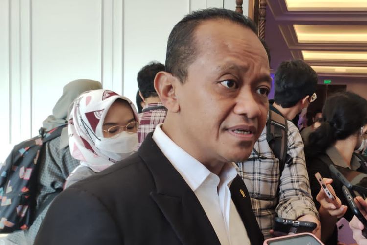Menteri Investasi Bahlil Lahadalia memberikan keterangan pers di acara Mandiri Investment Forum (MIF), Jakarta, Kamis (2/2/2023).