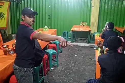 Viral Mobil Parkir di Dalam Warung Pecel Lele, Ini Kata Cak Edi Pemilik Lapak