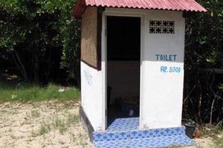 Toilet di Nusa Lembongan bertarif Rp 5.000.