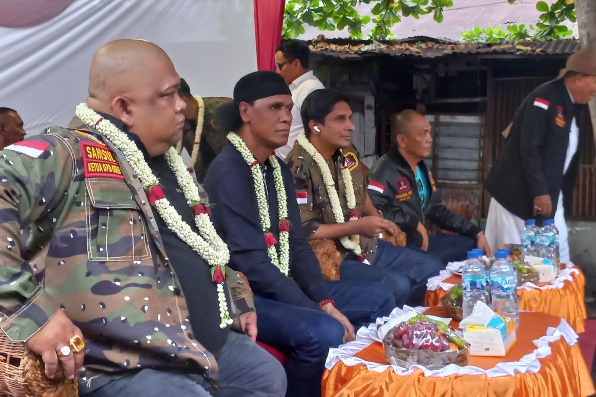Foto: Ketua ormas GRIB Jaya Hercules saat menghadiri acara ulang tahunnya yang ke 57 tahun yang diselenggarakan oleh DPC GRIB Jaya Pematangsian?ar di Jalan Tanah Jawa, Siantar Utara, Pematangsian?ar, Sumatera Utara, Jumat (30/5/2025).