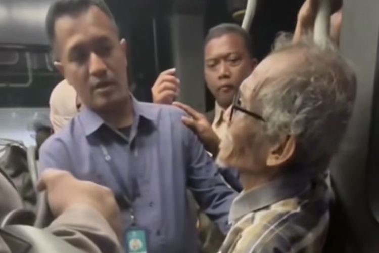 Lansia Diduga Demensia Kebingungan di Halte Cawang, Kini Telah Kembali ke Keluarga